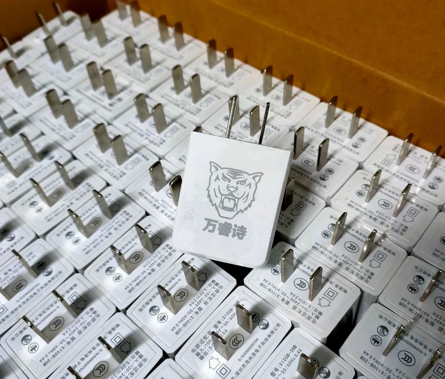 充電頭激光雕刻應用